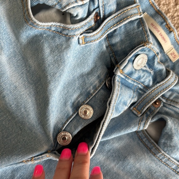 Levi's Wedgie Skinny Light Blue Denim Jeans size 25 - Picture 3 of 9